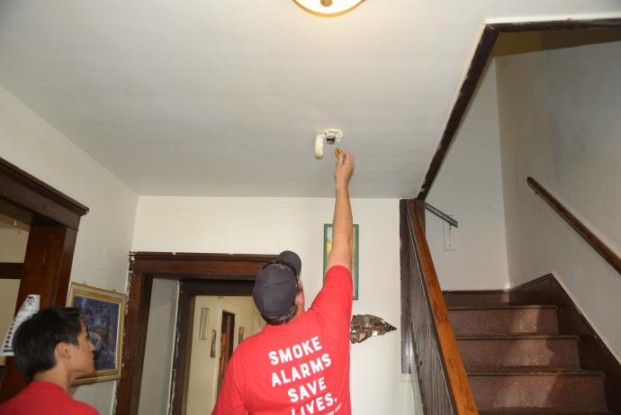 Checking a smoke alarm